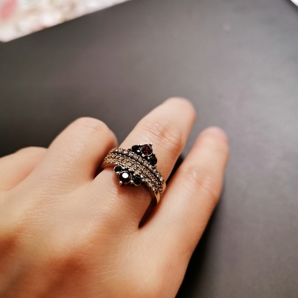 Banana Republic Rings - Picture 2 of 5